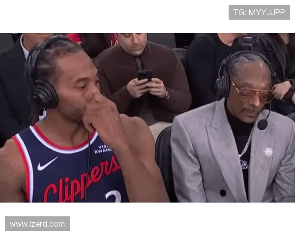 泰伦卢称赞莱昂纳德身体状态良好期待球队能持续保持最佳状态